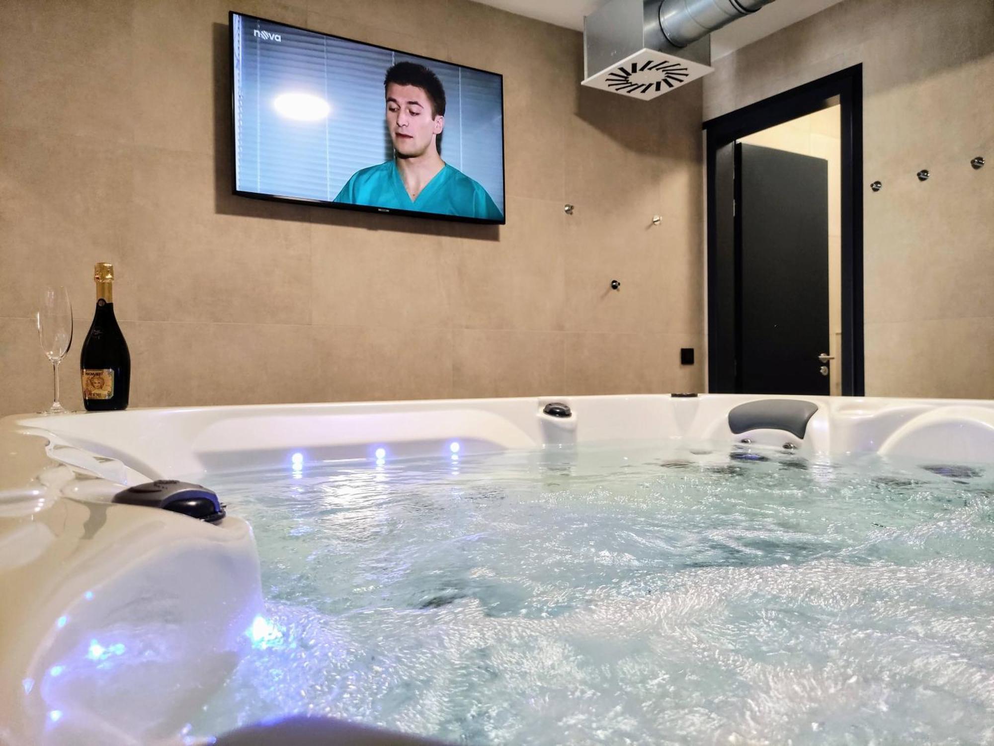 Grand Spa Harrachov - Wellness Luxusni Apartman S Velkou Virivkou, Saunou, Kuchyni A Venkovnim Posezenim V Centru Harrachova 객실 사진